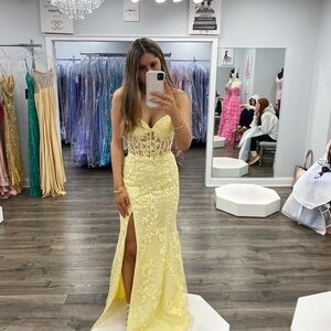 Elegant Yellow Lace Evening Gown